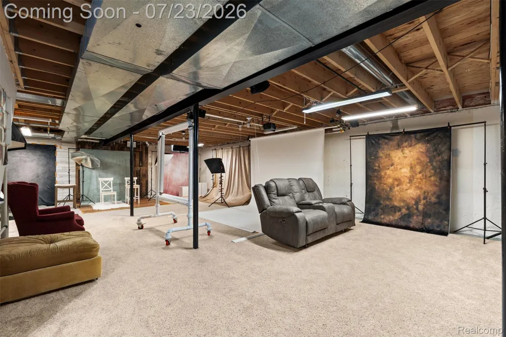 19550 Shorecrest Drive Clinton Charter Township, MI 48038