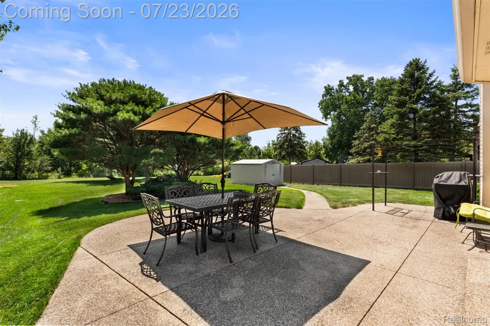 19550 Shorecrest Drive Clinton Charter Township, MI 48038