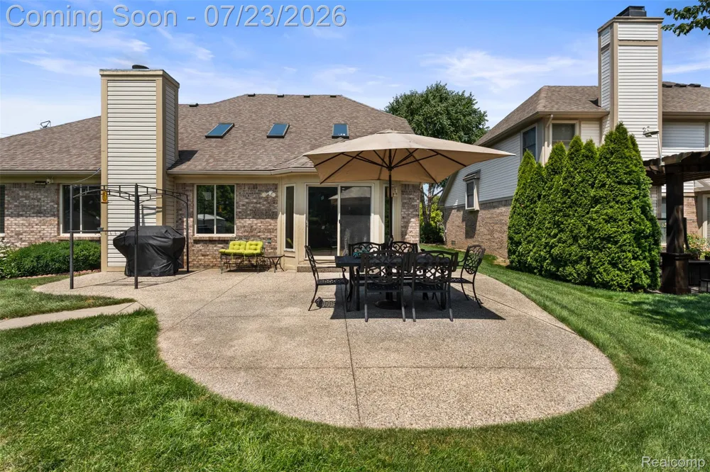 19550 Shorecrest Drive Clinton Charter Township, MI 48038