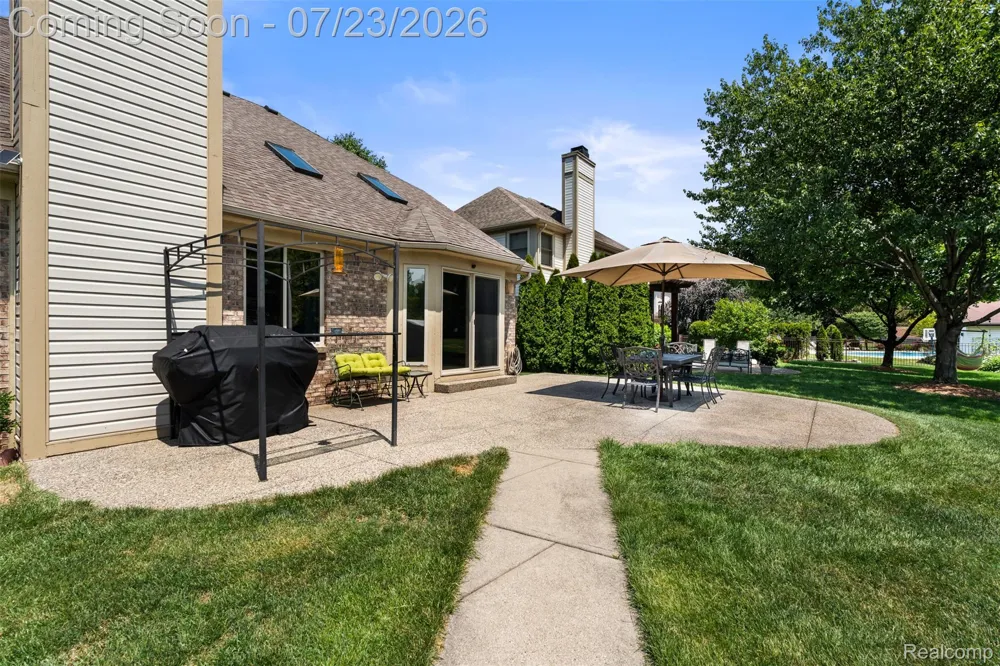 19550 Shorecrest Drive Clinton Charter Township, MI 48038