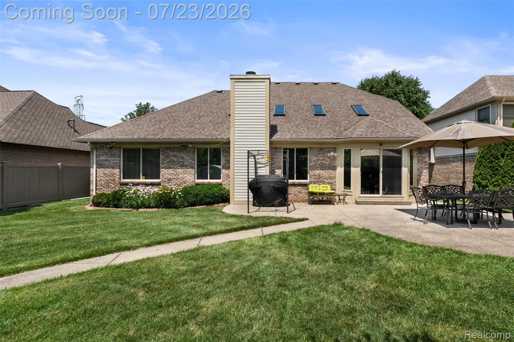 19550 Shorecrest Drive Clinton Charter Township, MI 48038