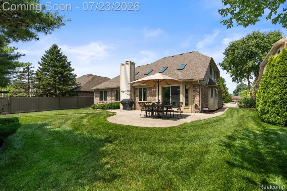 19550 Shorecrest Drive Clinton Charter Township, MI 48038