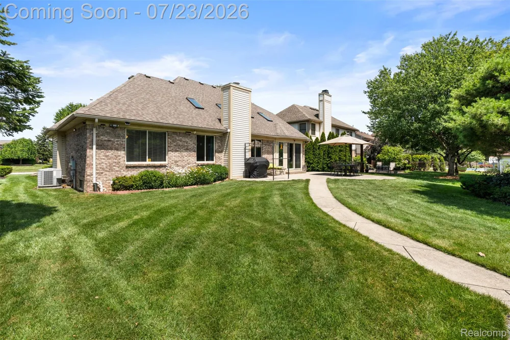 19550 Shorecrest Drive Clinton Charter Township, MI 48038