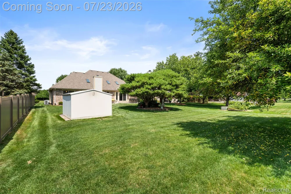 19550 Shorecrest Drive Clinton Charter Township, MI 48038
