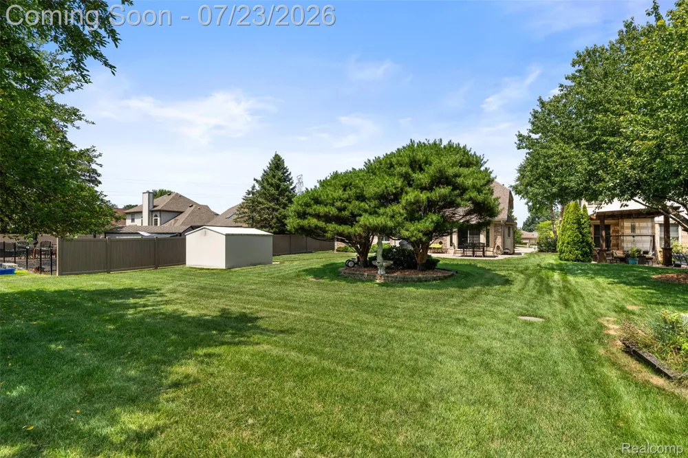 19550 Shorecrest Drive Clinton Charter Township, MI 48038