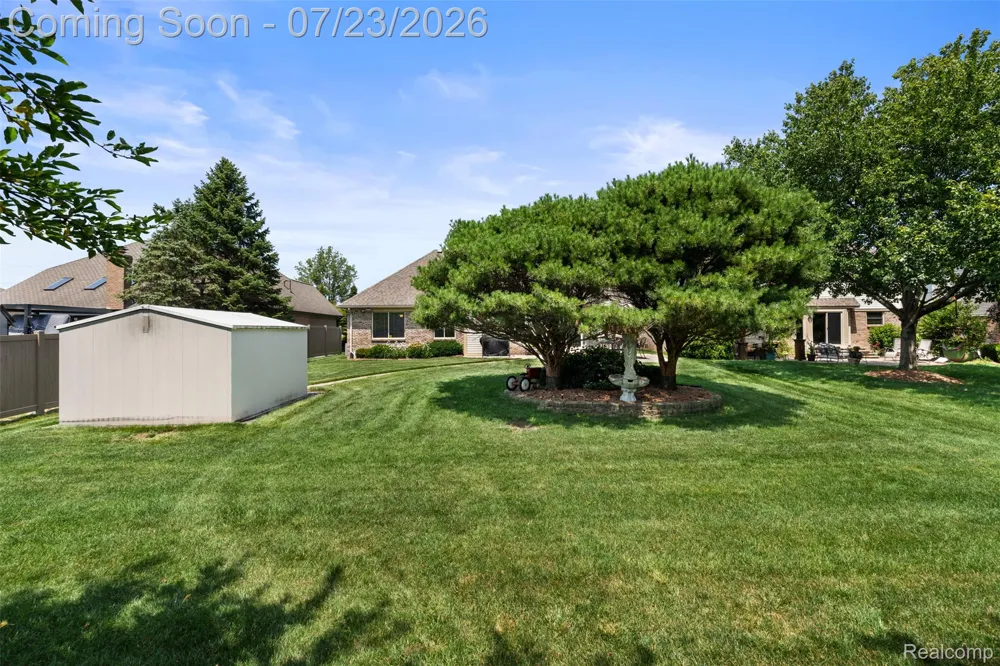 19550 Shorecrest Drive Clinton Charter Township, MI 48038
