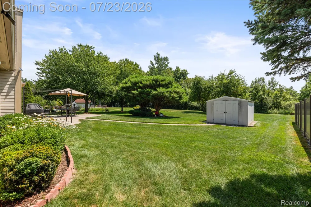 19550 Shorecrest Drive Clinton Charter Township, MI 48038