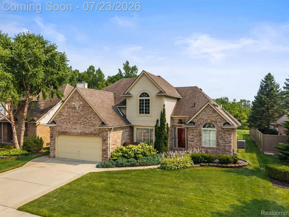 19550 Shorecrest Drive Clinton Charter Township, MI 48038