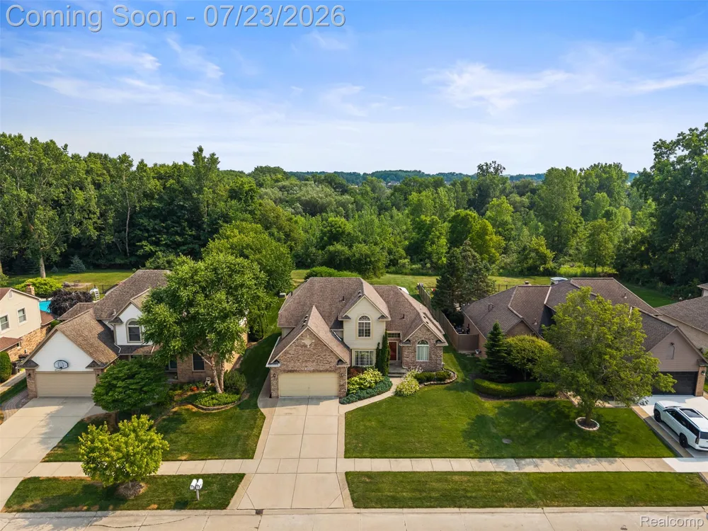 19550 Shorecrest Drive Clinton Charter Township, MI 48038