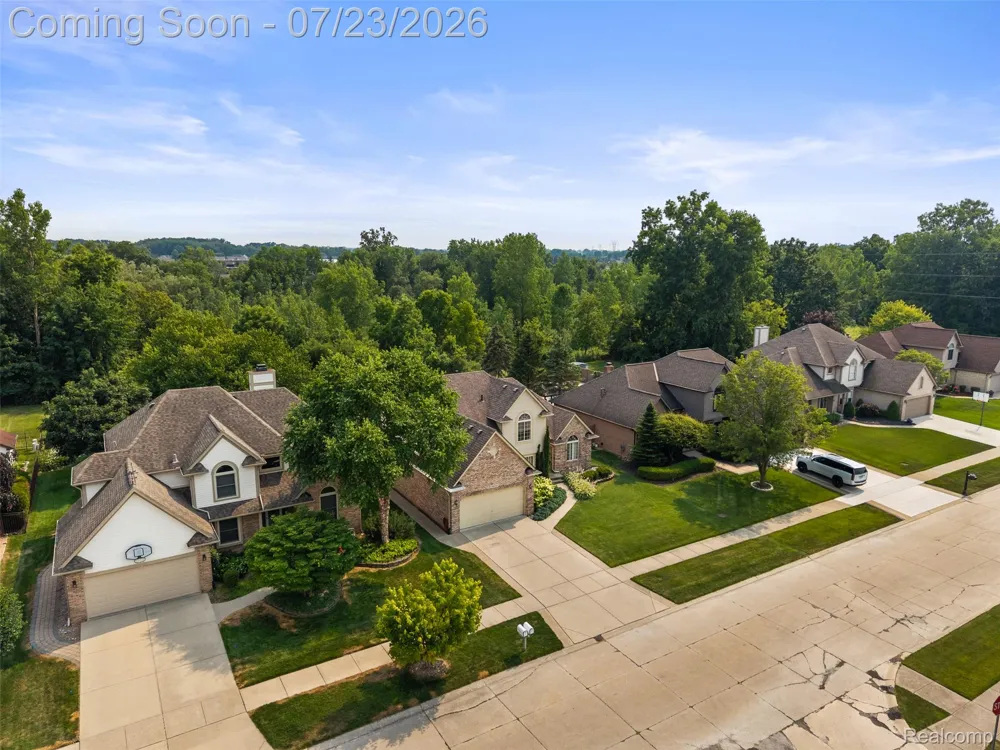 19550 Shorecrest Drive Clinton Charter Township, MI 48038