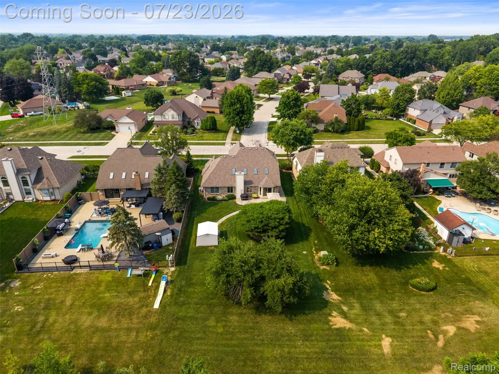 19550 Shorecrest Drive Clinton Charter Township, MI 48038