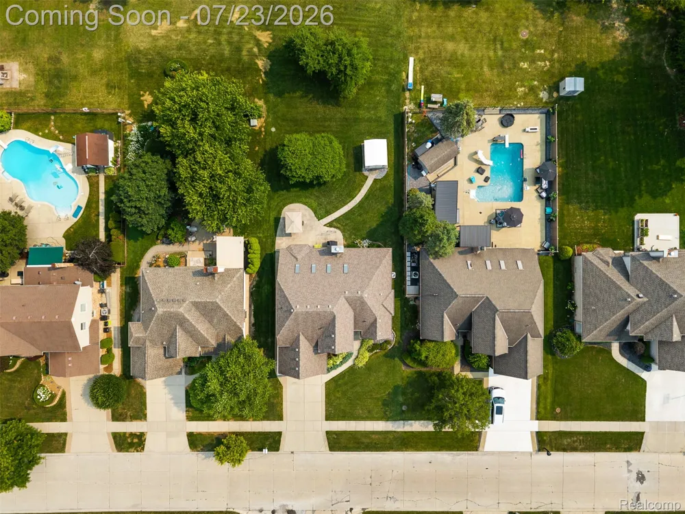 19550 Shorecrest Drive Clinton Charter Township, MI 48038