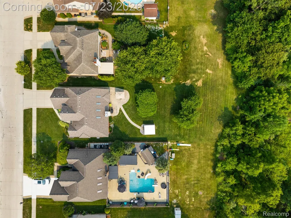19550 Shorecrest Drive Clinton Charter Township, MI 48038