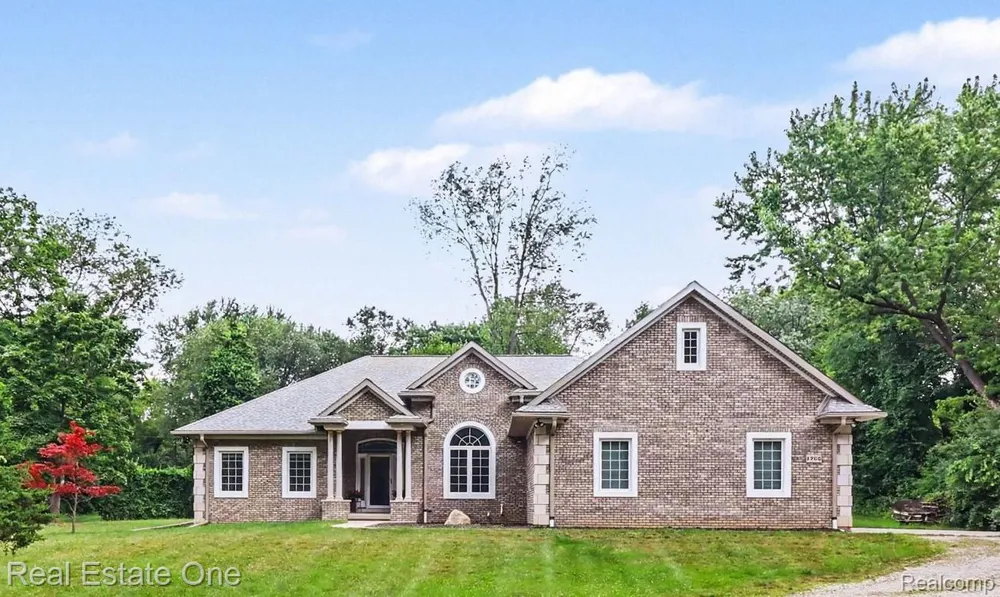 1755 Gray Twig Lane Milford Charter Township, MI 48381