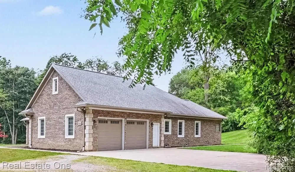 1755 Gray Twig Lane Milford Charter Township, MI 48381