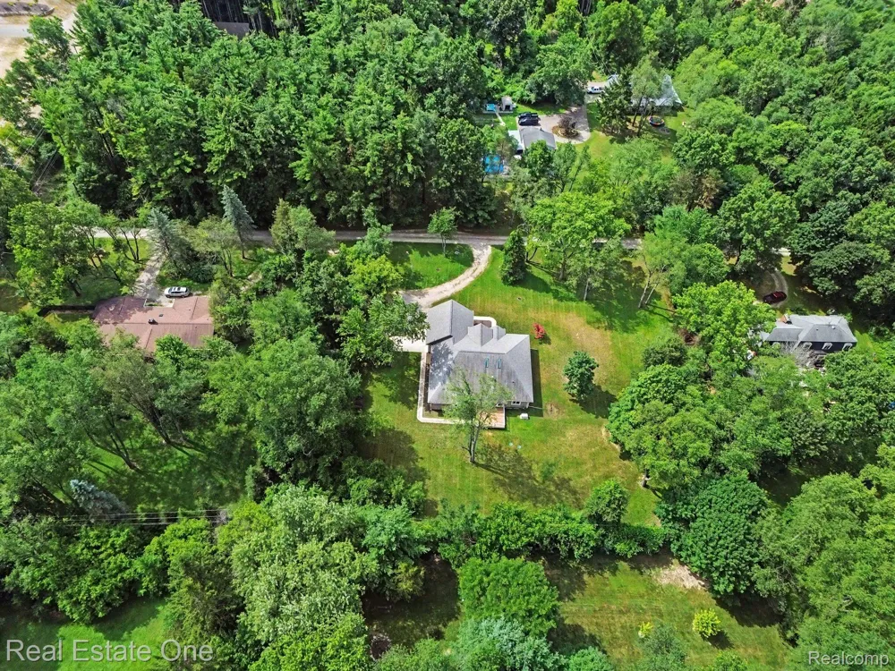 1755 Gray Twig Lane Milford Charter Township, MI 48381