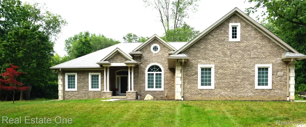 1755 Gray Twig Lane Milford Charter Township, MI 48381