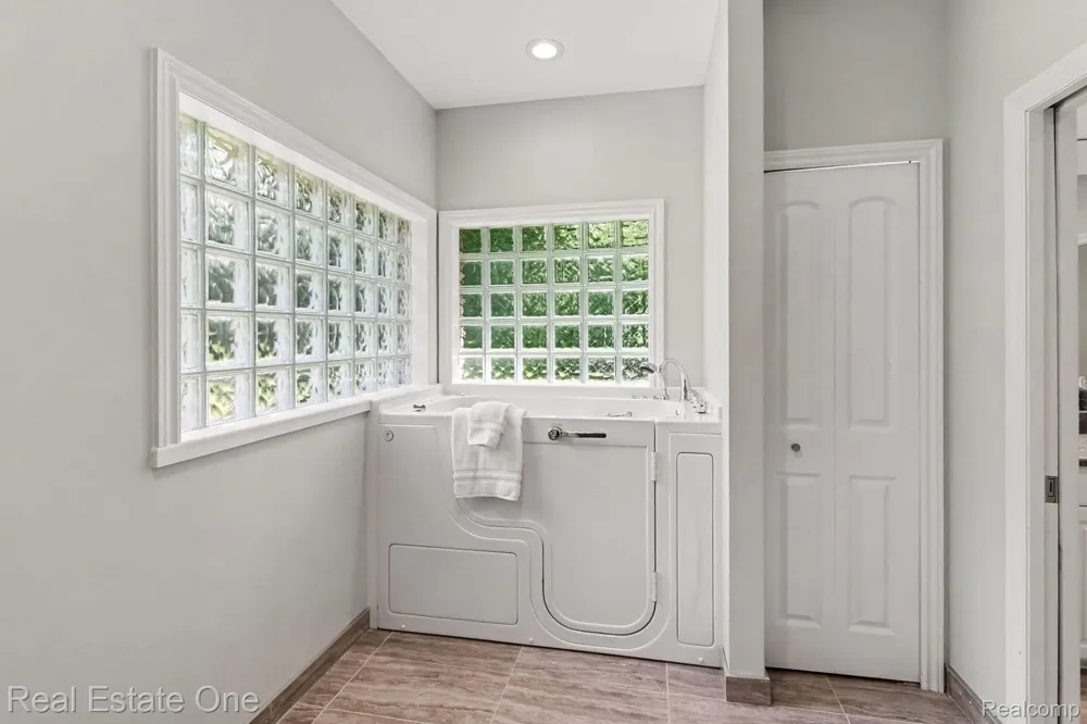 1755 Gray Twig Lane Milford Charter Township, MI 48381
