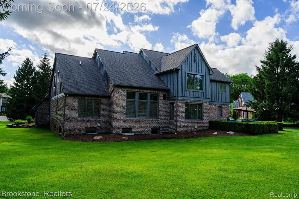 7768 Somerhill Lane Springfield Charter Township, MI 48348