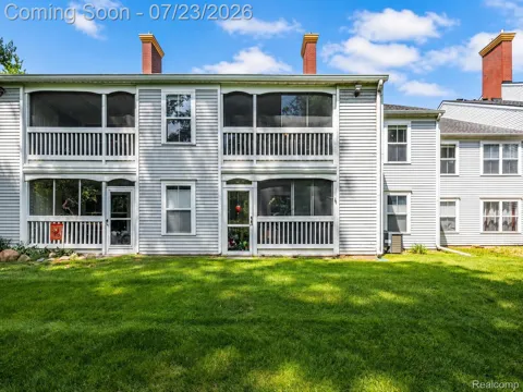 618 Curzon Court #203
