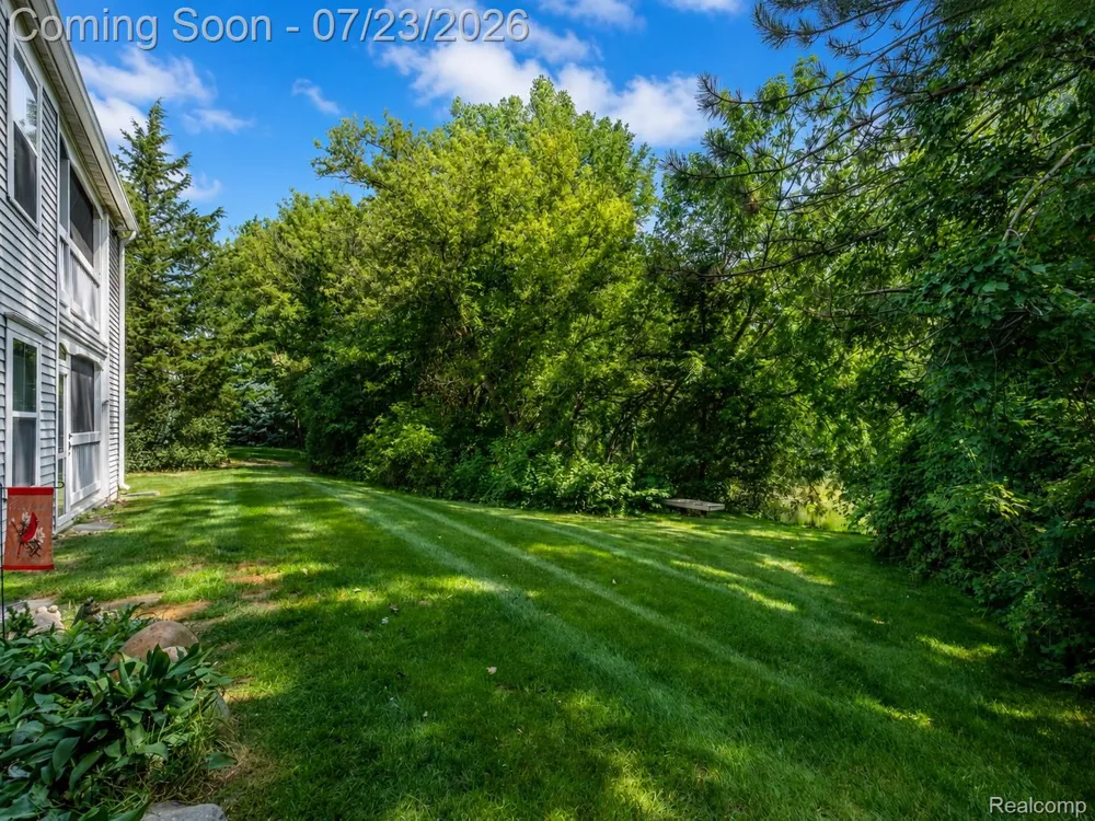 618 Curzon Court #203 Howell City, MI 48843