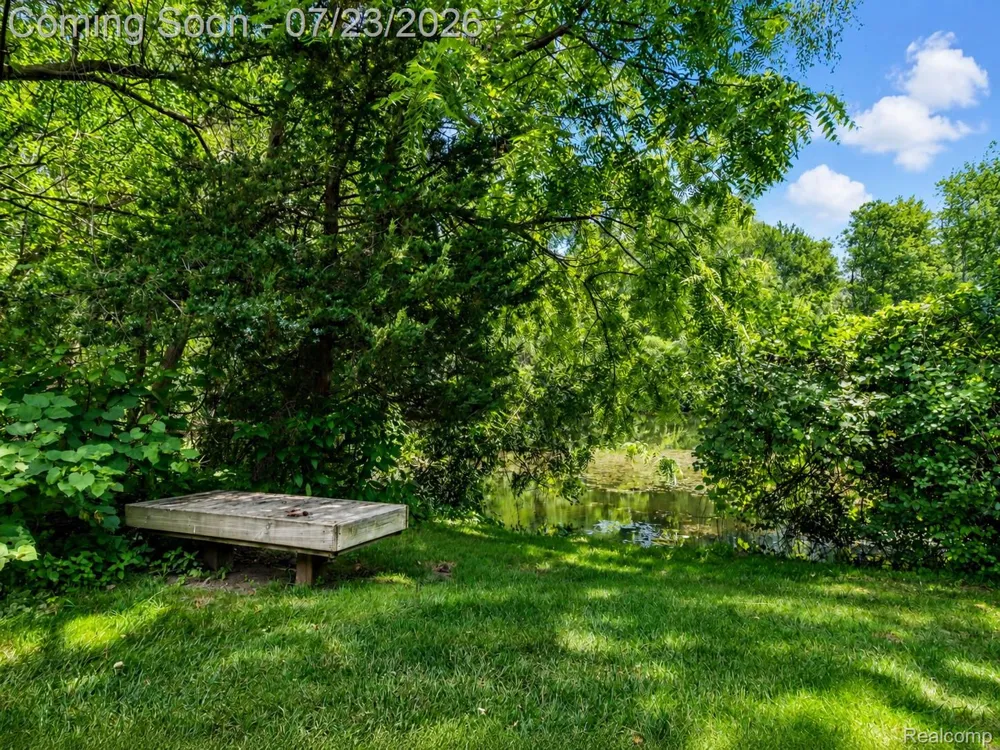 618 Curzon Court #203 Howell City, MI 48843
