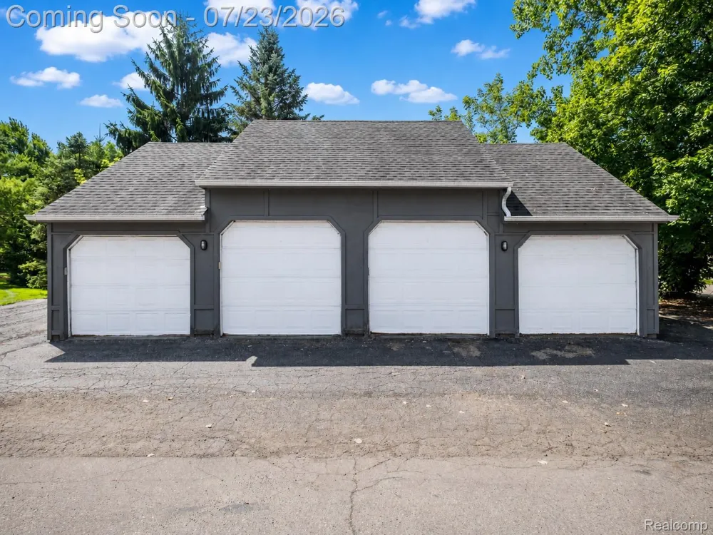 618 Curzon Court #203 Howell City, MI 48843