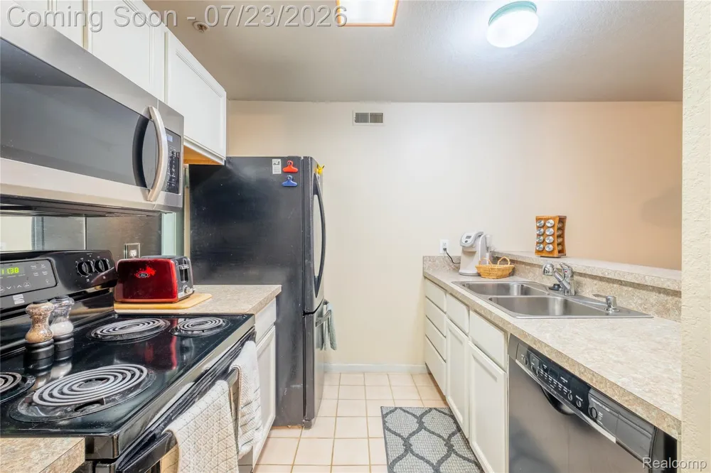 618 Curzon Court #203 Howell City, MI 48843