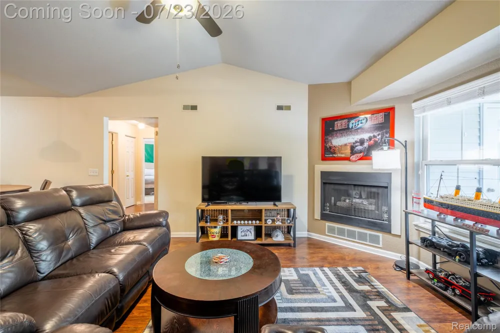 618 Curzon Court #203 Howell City, MI 48843