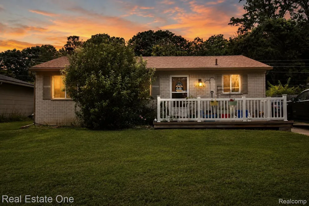 15404 Colbert Street Romulus City, MI 48174