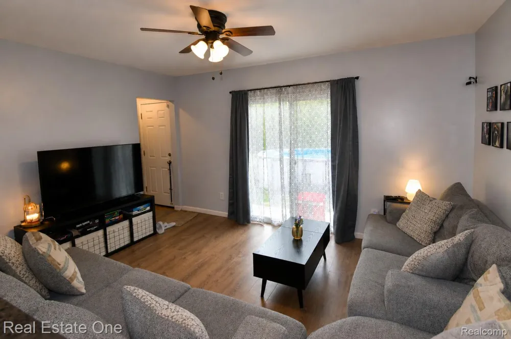 15404 Colbert Street Romulus City, MI 48174