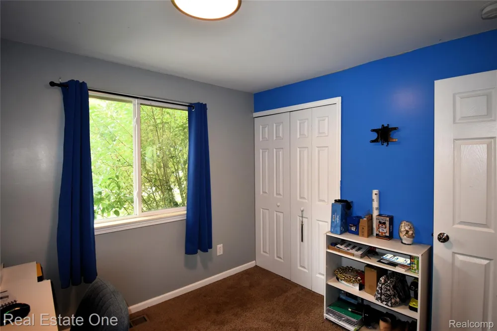 15404 Colbert Street Romulus City, MI 48174