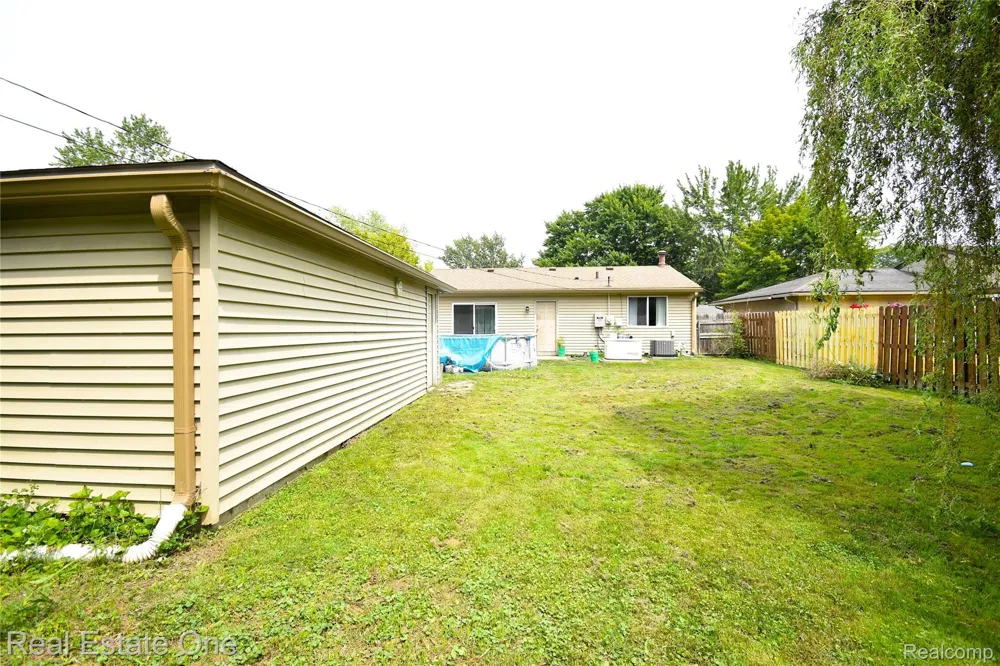 15404 Colbert Street Romulus City, MI 48174