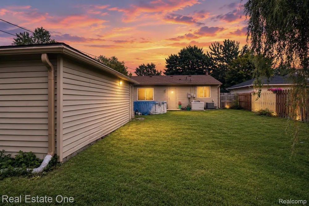 15404 Colbert Street Romulus City, MI 48174