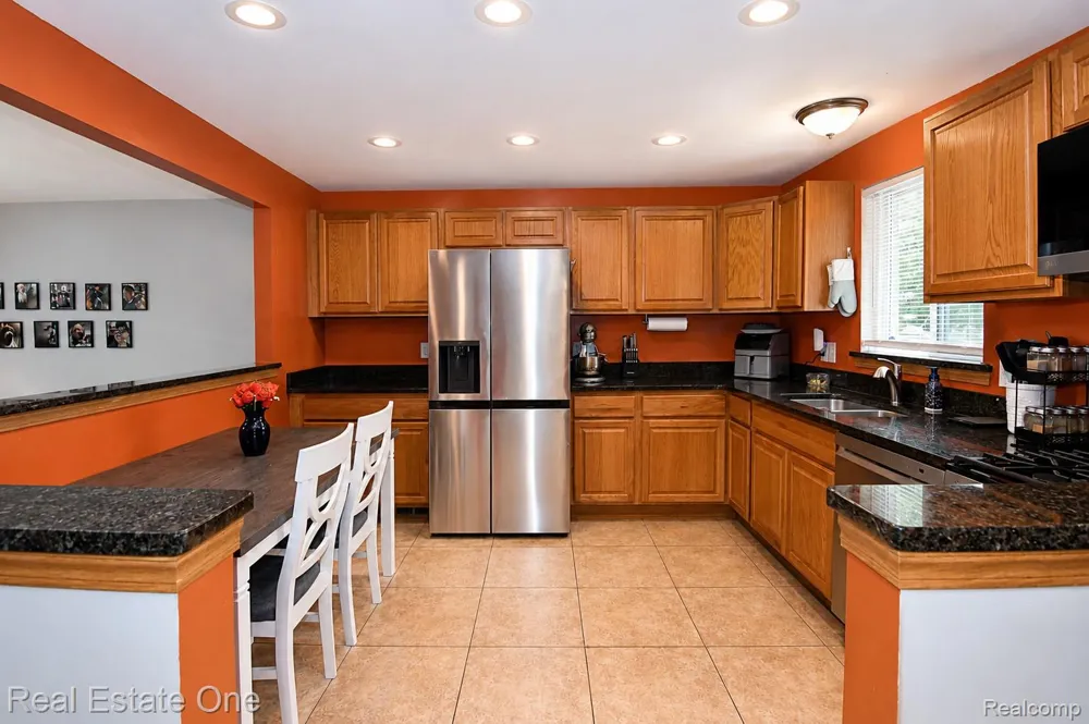 15404 Colbert Street Romulus City, MI 48174