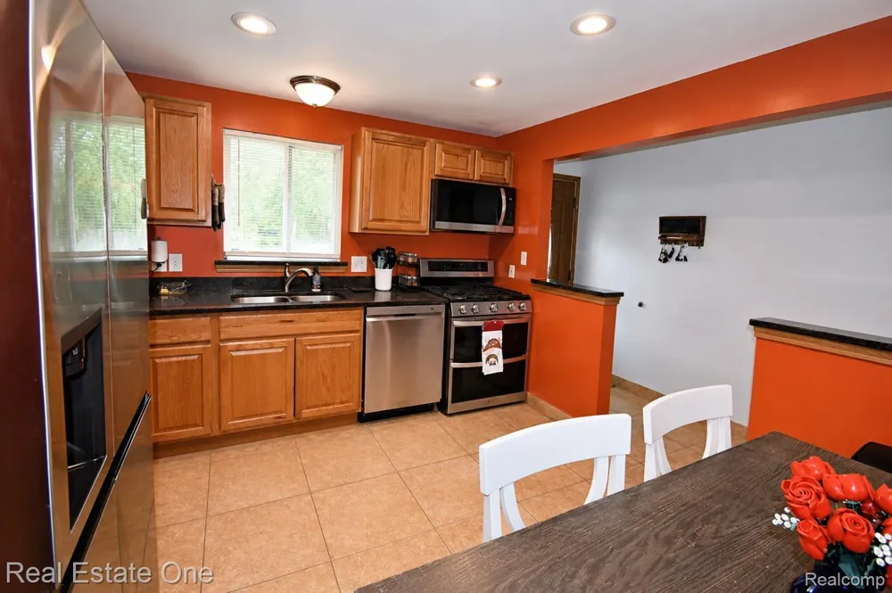 15404 Colbert Street Romulus City, MI 48174