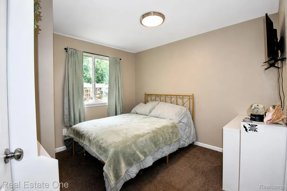 15404 Colbert Street Romulus City, MI 48174