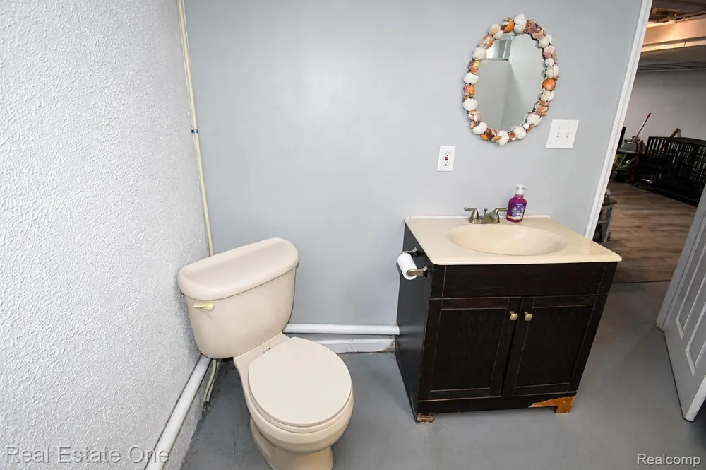 15404 Colbert Street Romulus City, MI 48174