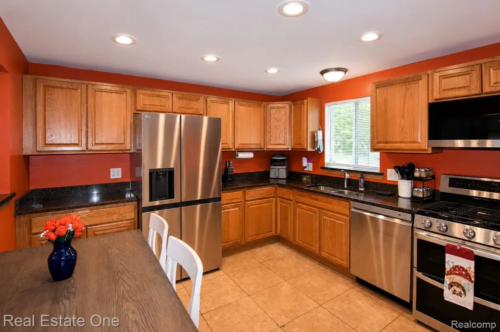15404 Colbert Street Romulus City, MI 48174