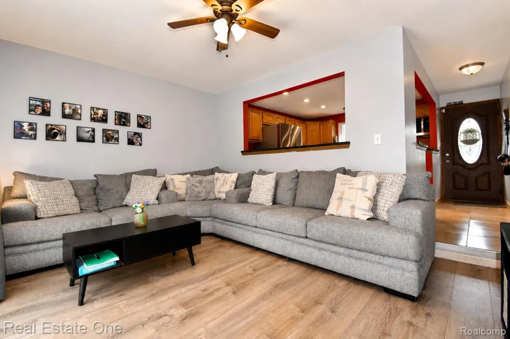 15404 Colbert Street Romulus City, MI 48174