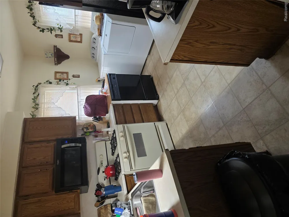 33505 Clinton Street Wayne City, MI 48184