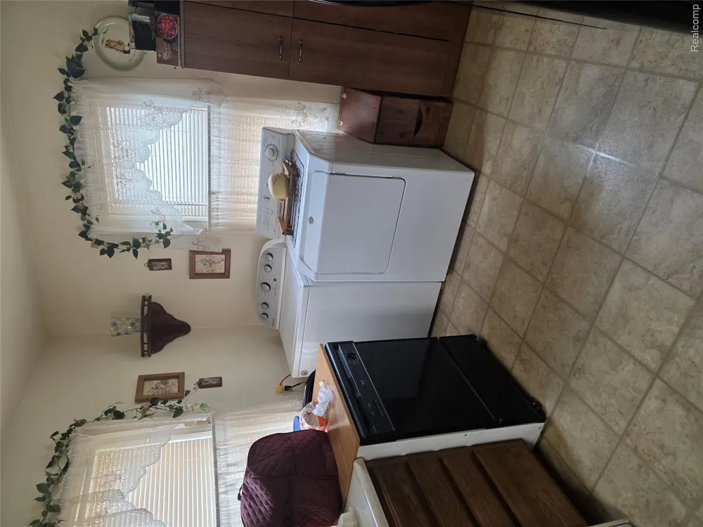 33505 Clinton Street Wayne City, MI 48184