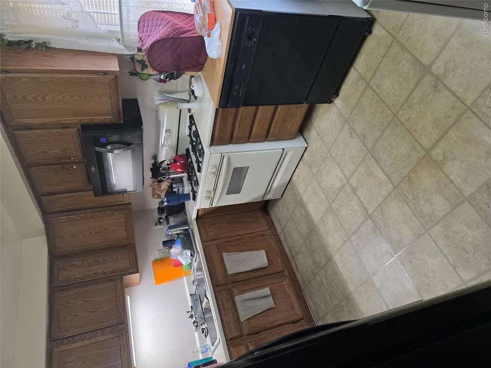 33505 Clinton Street Wayne City, MI 48184