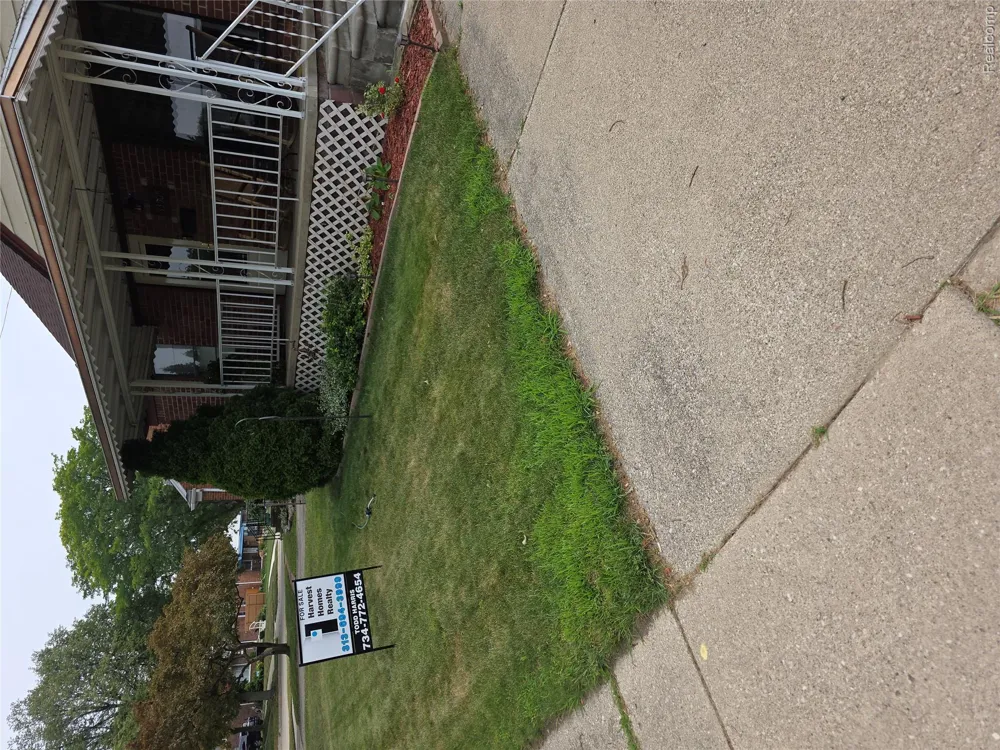 33505 Clinton Street Wayne City, MI 48184