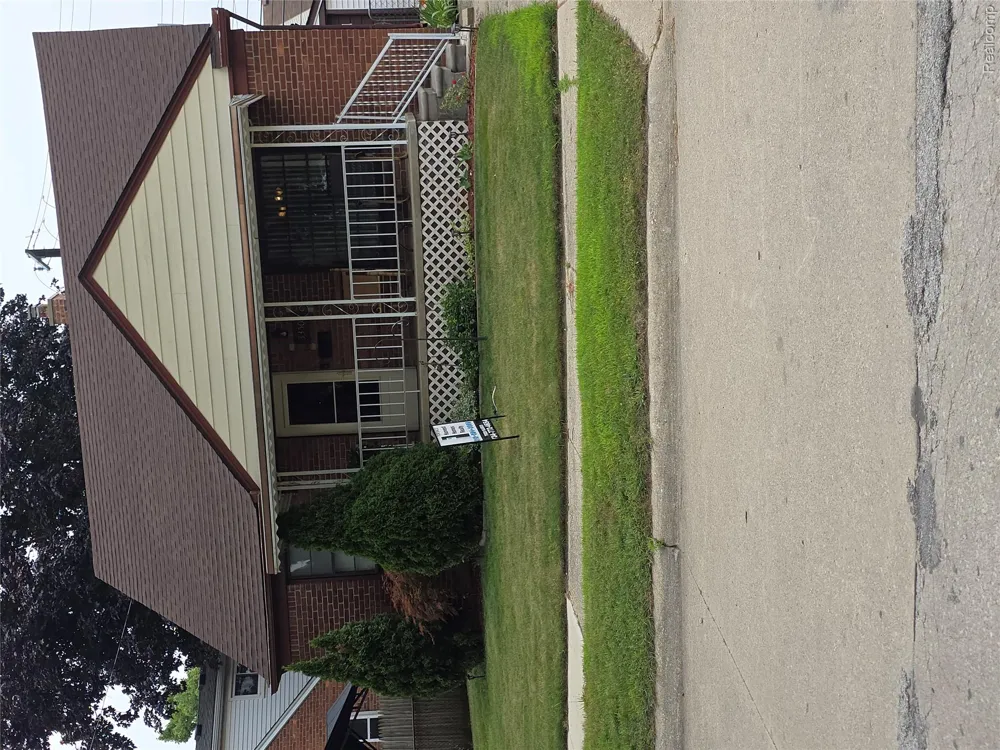 33505 Clinton Street Wayne City, MI 48184