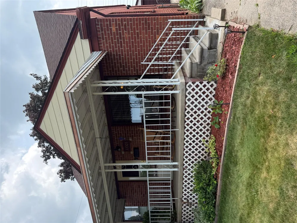 33505 Clinton Street Wayne City, MI 48184