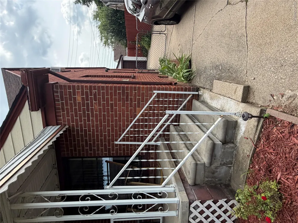 33505 Clinton Street Wayne City, MI 48184