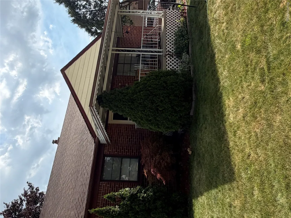 33505 Clinton Street Wayne City, MI 48184