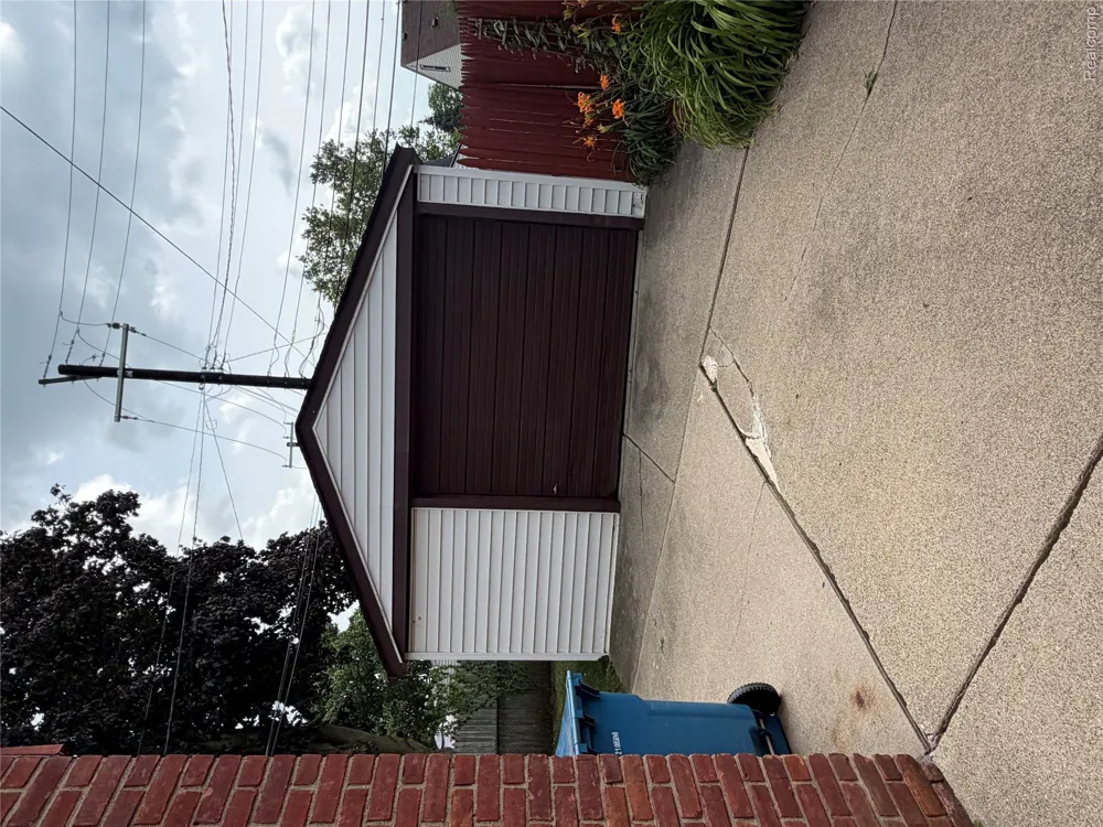 33505 Clinton Street Wayne City, MI 48184