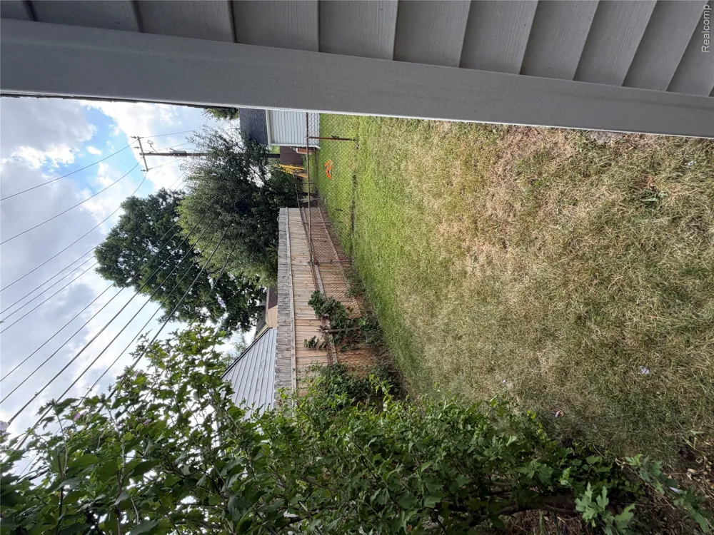 33505 Clinton Street Wayne City, MI 48184